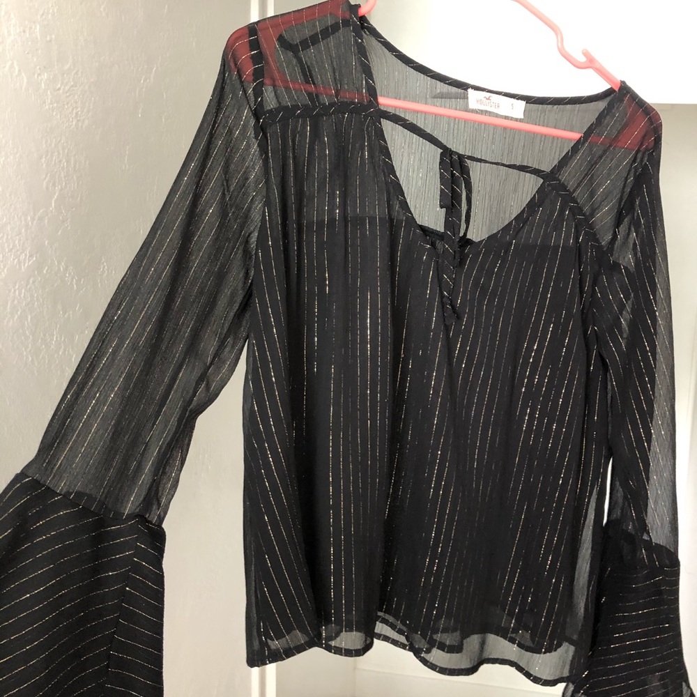 American Eagle bell sleeve shirt